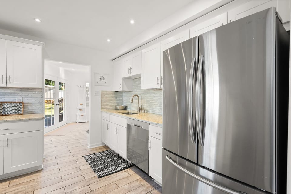 Recently renovated full kitchen