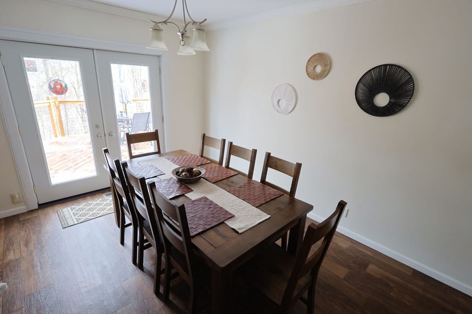 Spacious dining for families & groups: Table seats 8, plus a bar with 4 more seats for gatherings!