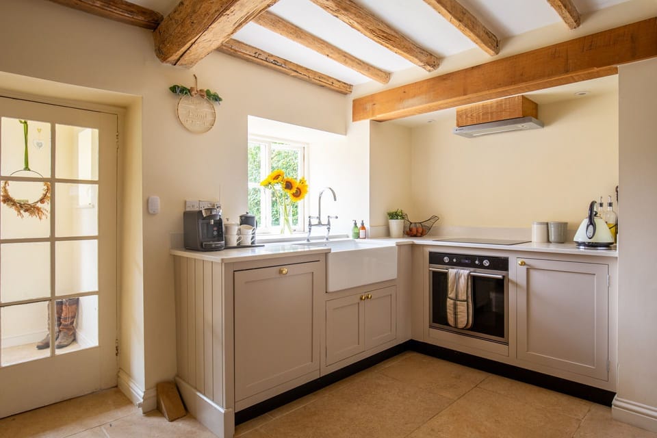 Ford Bank Cottage Kitchen - StayCotswold