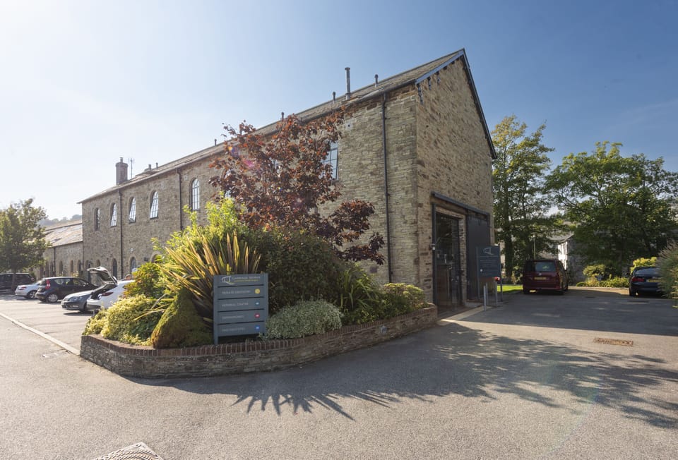 The Old Carriage Works, Lostwithiel, Fowey: Located beside the trickling River Fowey