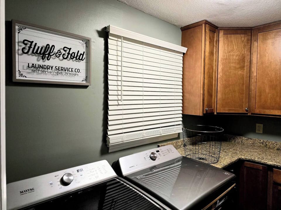 Laundry Room Fully equipped w/laundry detergent and cleaning supplies