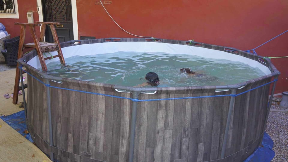 Outdoor spa tub