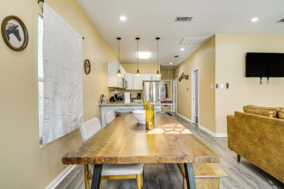 Dining Area | Dishware/Flatware | Trash Bags/Paper Towels