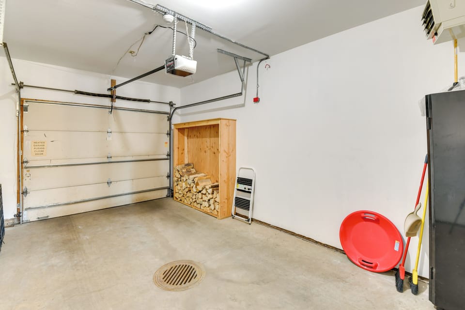 Parking | Private Heated Garage (1 Vehicle) | Driveway (1 Vehicle)