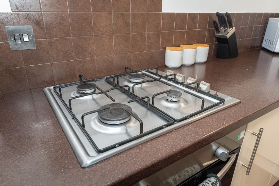 3 Bedroom Apartment with Free Wi-Fi & private terrace in Pimlico, Westminster