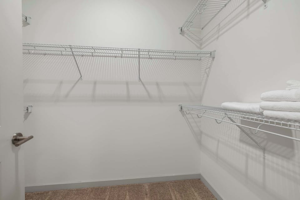 Unit 1 - Closet