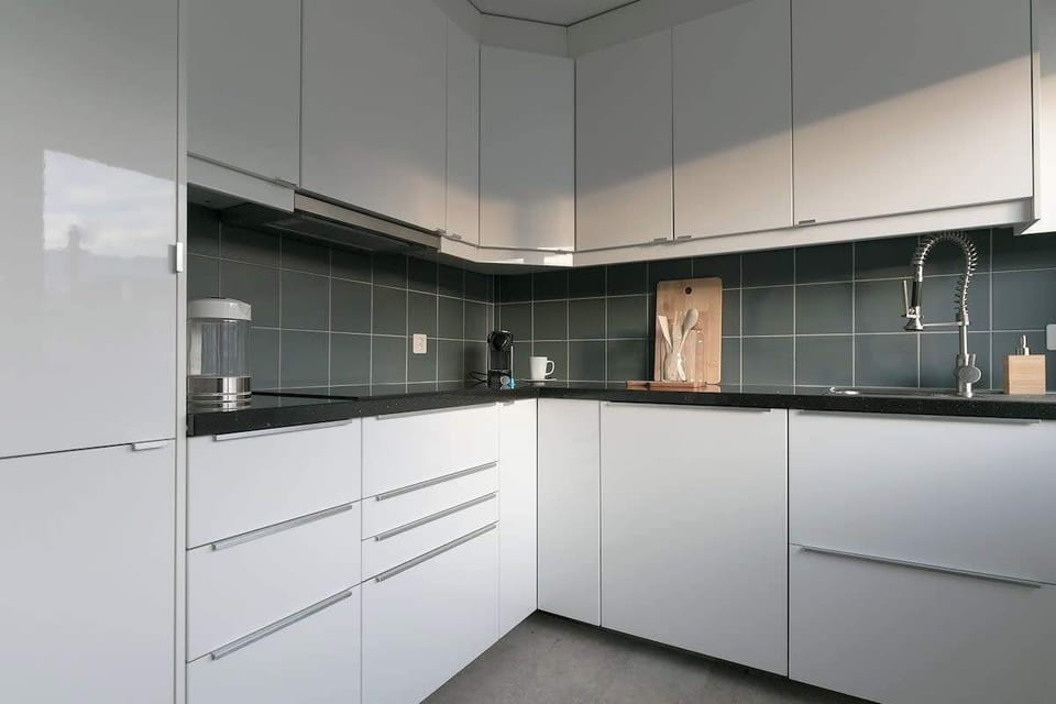 Unsere vollausgestattete Küche lädt dich zum kochen ein und ist mit modernen Geräten für unsere Gäste ausgestattet