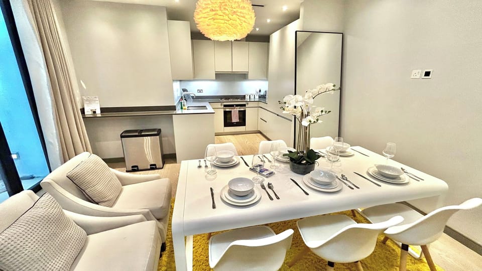Stylish Mayfair dining area near Hyde Park and Oxford Street shopping district