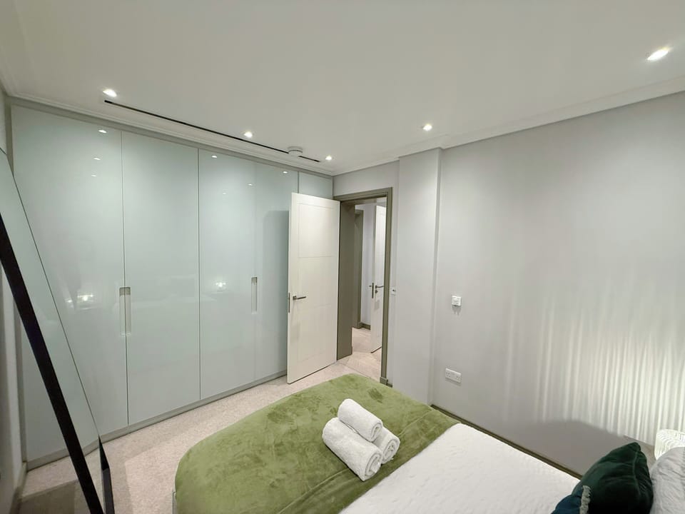 Cosy Mayfair bedroom 3 near Hyde Park and the Wallace Collection