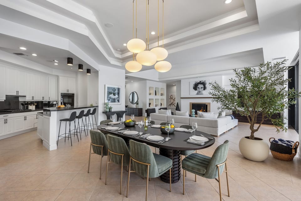 Indoor dining for eight