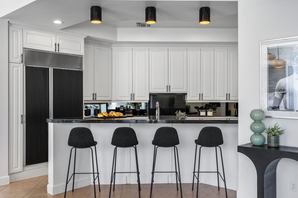 Breakfast bar with room for four