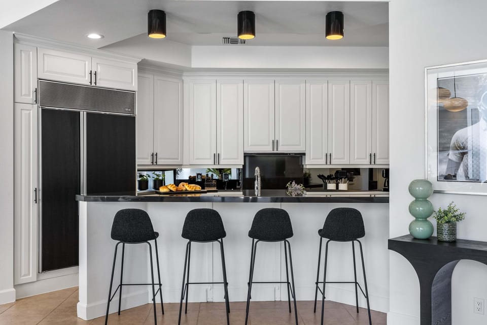 Breakfast bar with room for four