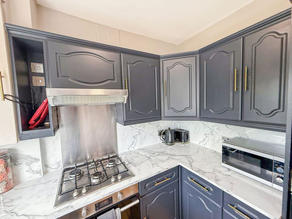 Modern kitchen & dining in New Malden near Kingston, Raynes Park & Wimbledon