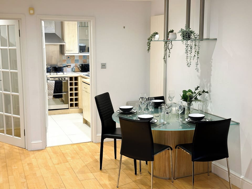 Detached house with FREE PARKING & Wi-Fi in Little Venice near Paddington