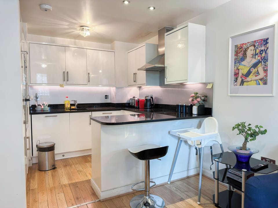 KItchen | Detached House + Parking near Paddington, Hyde Park, Little Venice