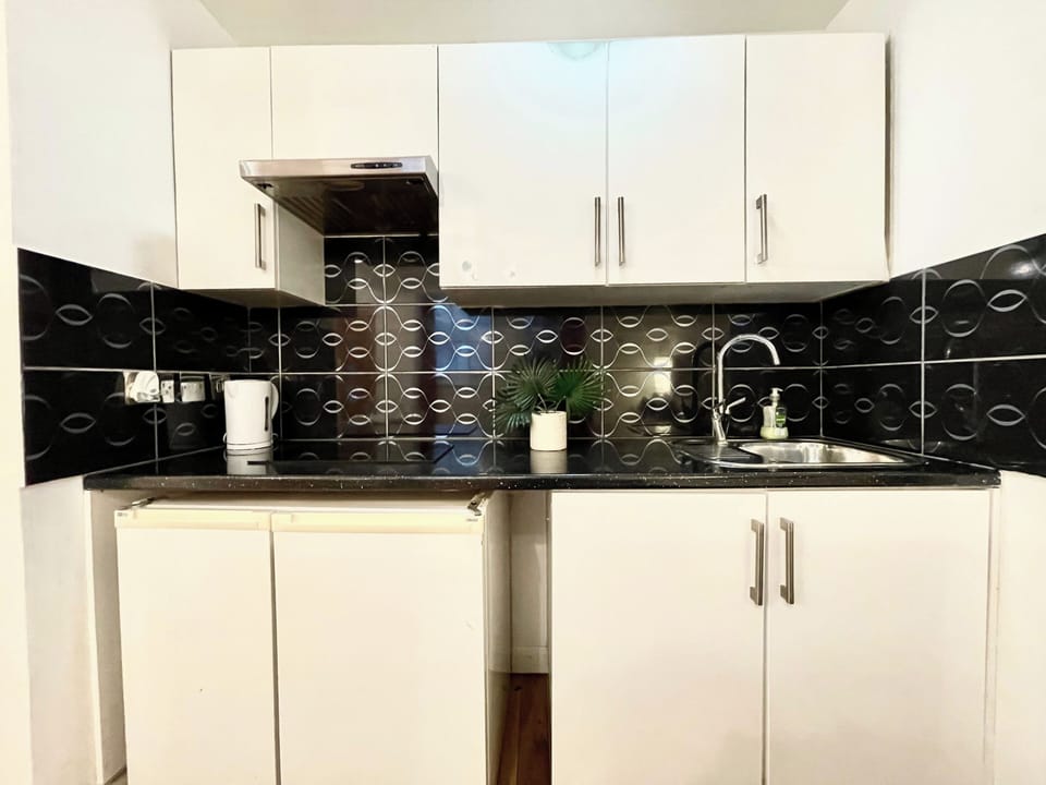 Kitchenette in Bedroom 3 | Paddington Flat near Hyde Park & Little Venice