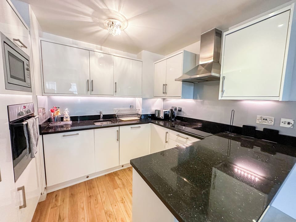 KItchen | Detached House + Parking near Paddington, Hyde Park, Little Venice