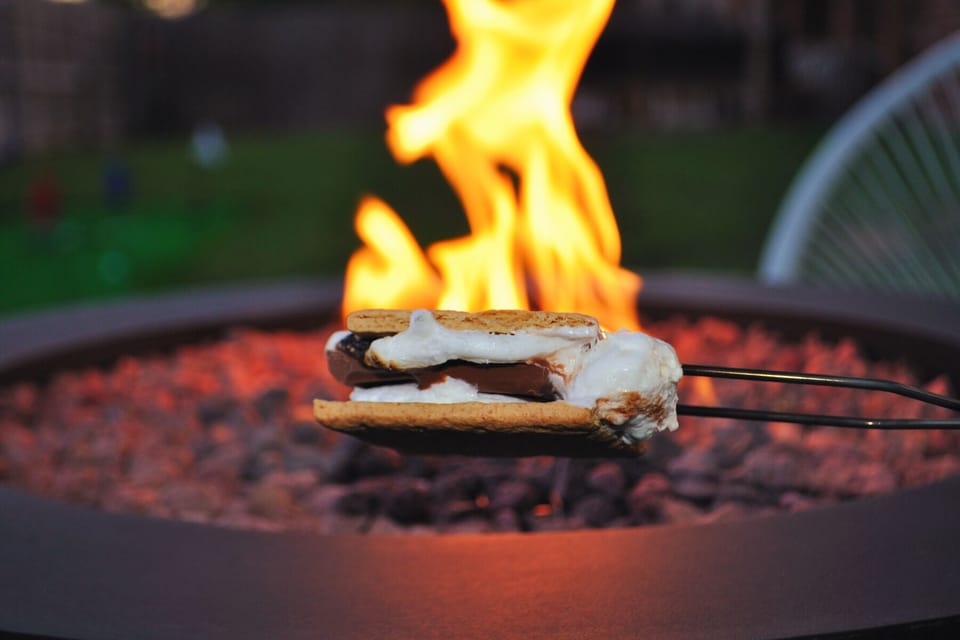 Evenings made sweeter with s’mores by the firelight.