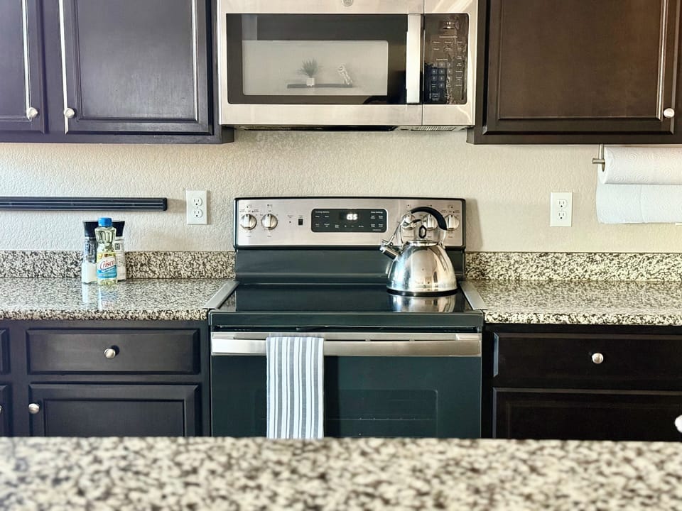Electric Stove with Air Frier in Oven!