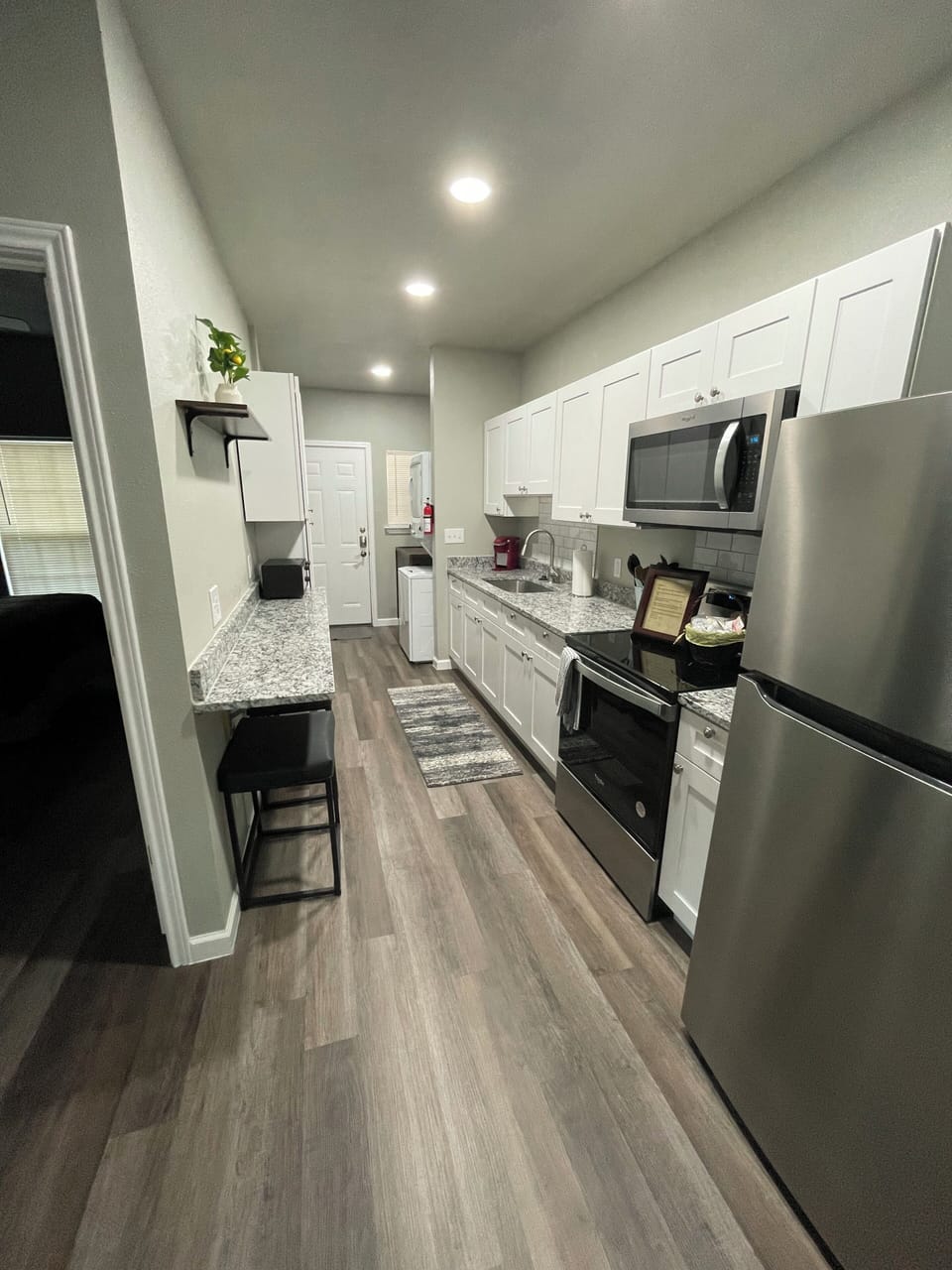 Kitchen with breakfast bar