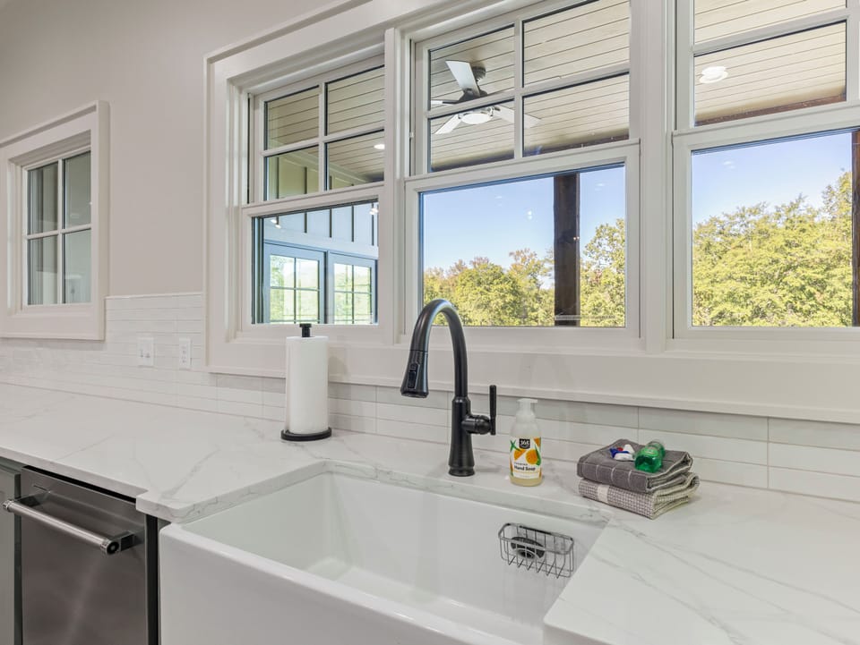 Wash Dishes w/ a view!