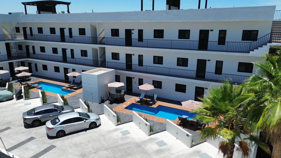 Dos agradables piscinas para disfrutar en verano!
