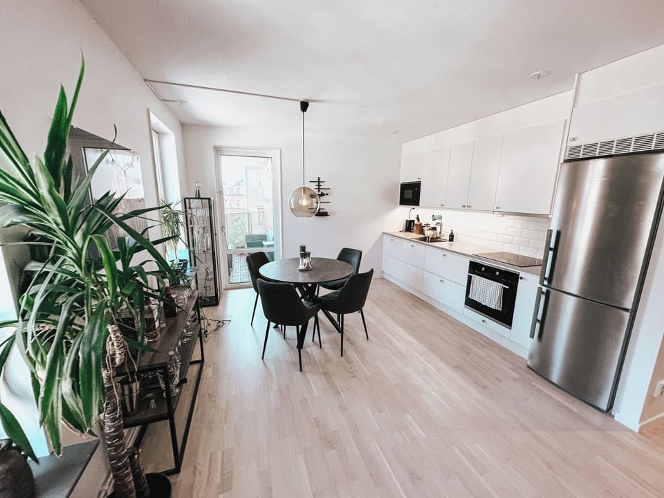Full kitchen and a social dining area