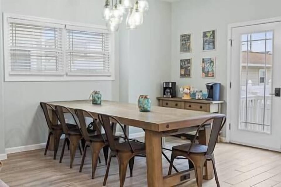 Expandable Dining Table