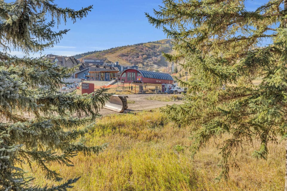 Exterior: Beautiful views of Park City Resort and the surrounding nature can be enjoyed from the home

