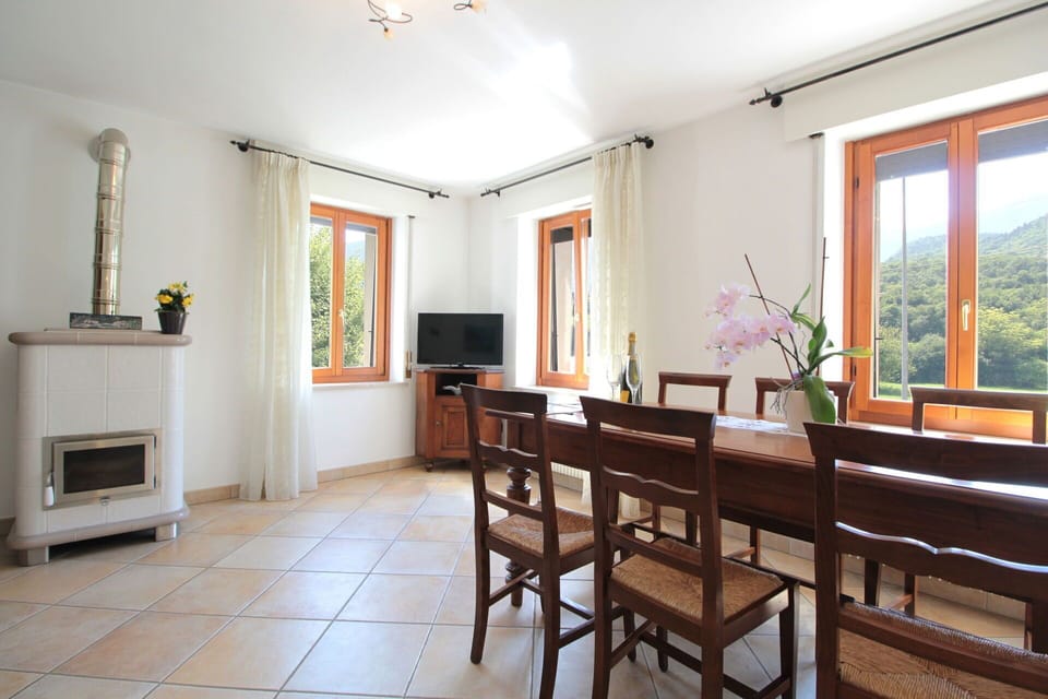 Autumn, Dining Room, Living Room, Spring, Summer