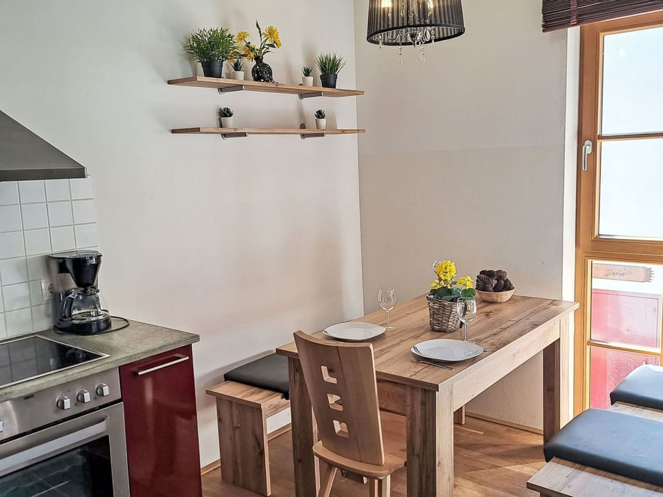 Property, Plant, Table, White, Cabinetry, Wood, Interior Design, Window, Lighting, Cooktop