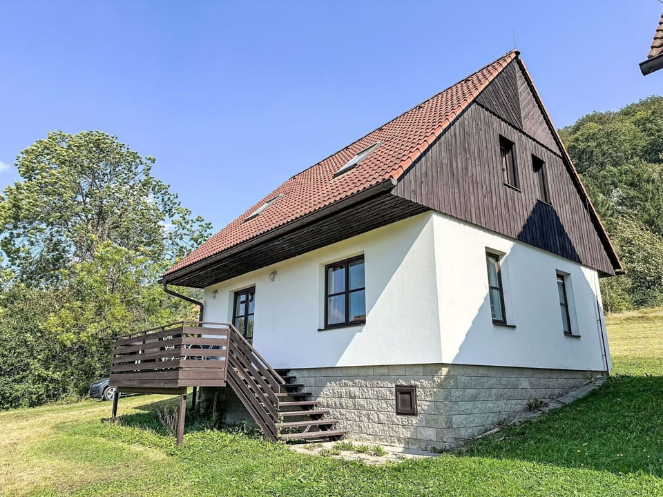 Sky, Building, Plant, Window, Tree, House, Land Lot, Natural Landscape, Grass, Wood