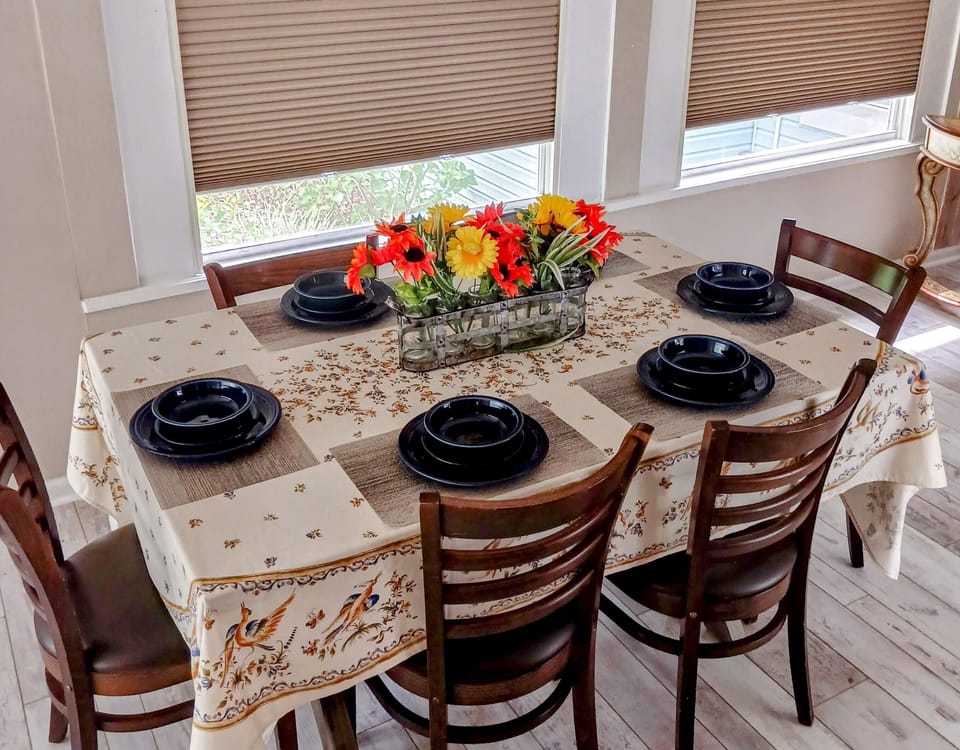 dining room table set for 6
