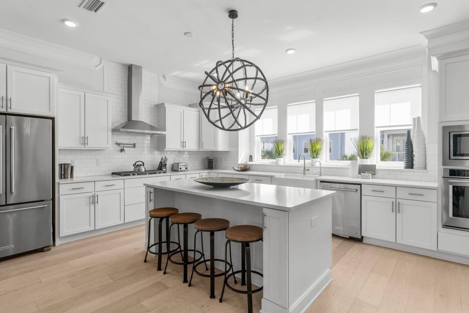 Kitchen with Breakfast Bar