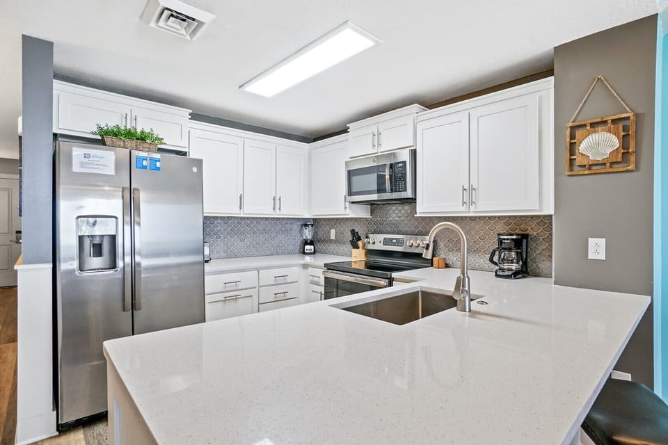 Kitchen with Breakfast Bar