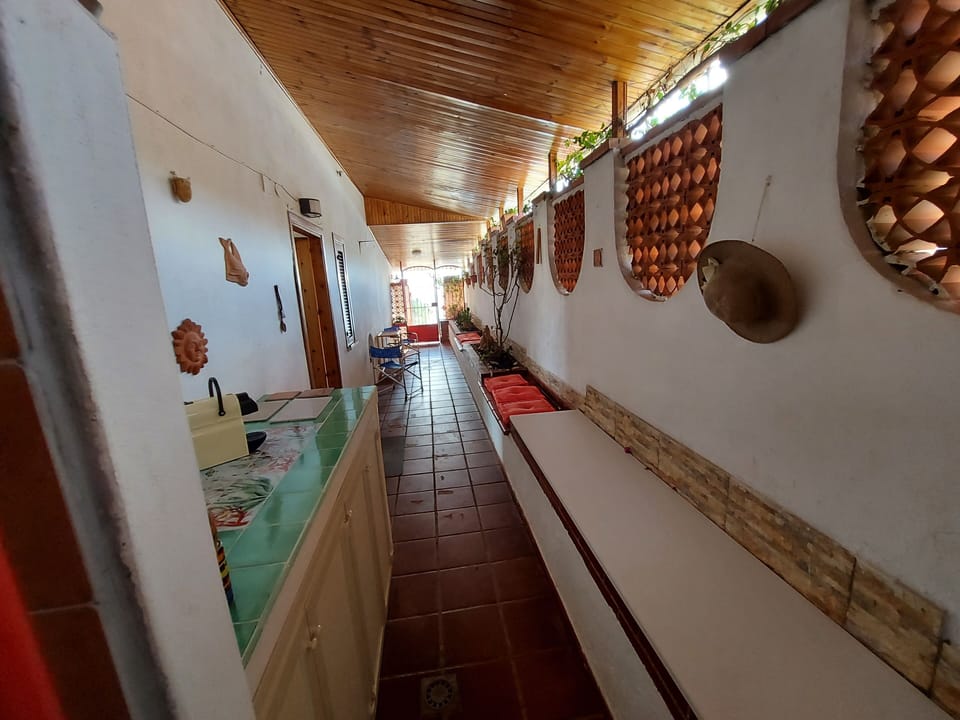 ENTRE AREA WITH SHOWER AND WASHING MASHINE