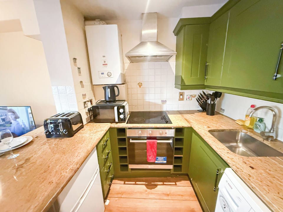 Fully equipped Kitchen | West Kensington near Kensington Olympia, Earl's Court
