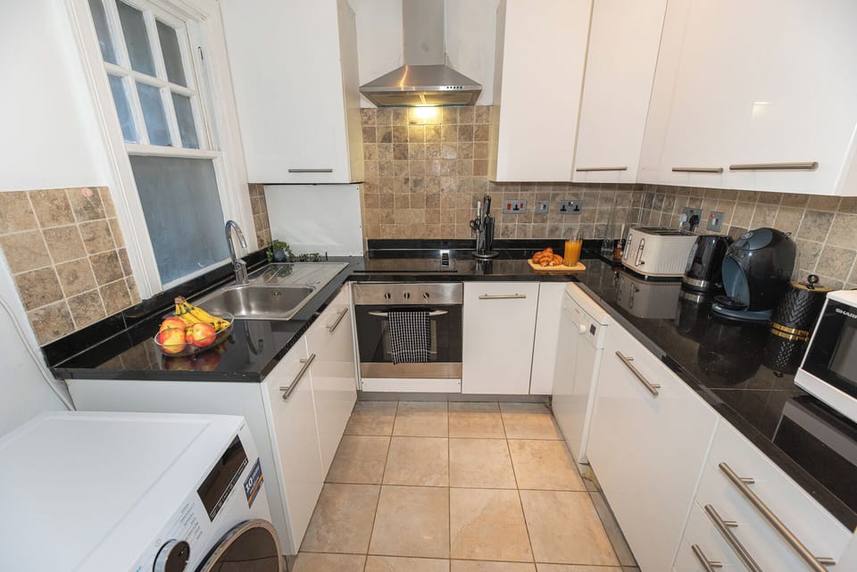 Stylish 2-Bedroom flat London's Central Hub in Kensington High Street
