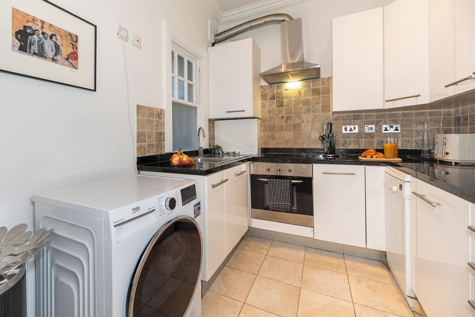 Stylish 2-Bedroom flat London's Central Hub in Kensington High Street
