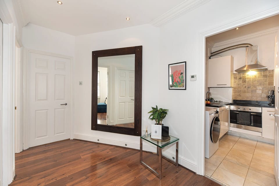 Stylish 2-Bedroom flat London's Central Hub in Kensington High Street
