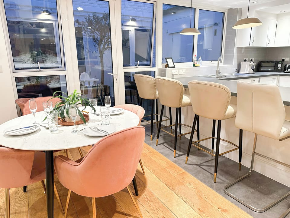 3 Bedroom flat with private terrace & Free Wi-Fi in Holloway near Finsbury Park