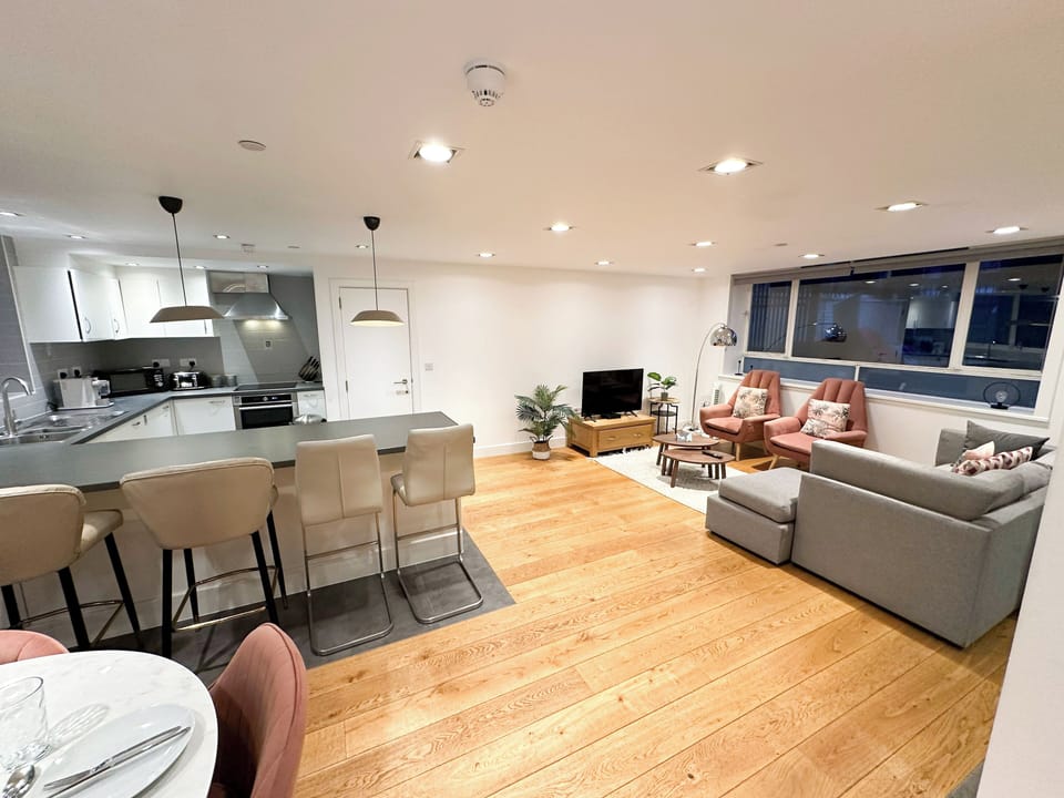 3 Bedroom flat with private terrace & Free Wi-Fi in Holloway near Finsbury Park