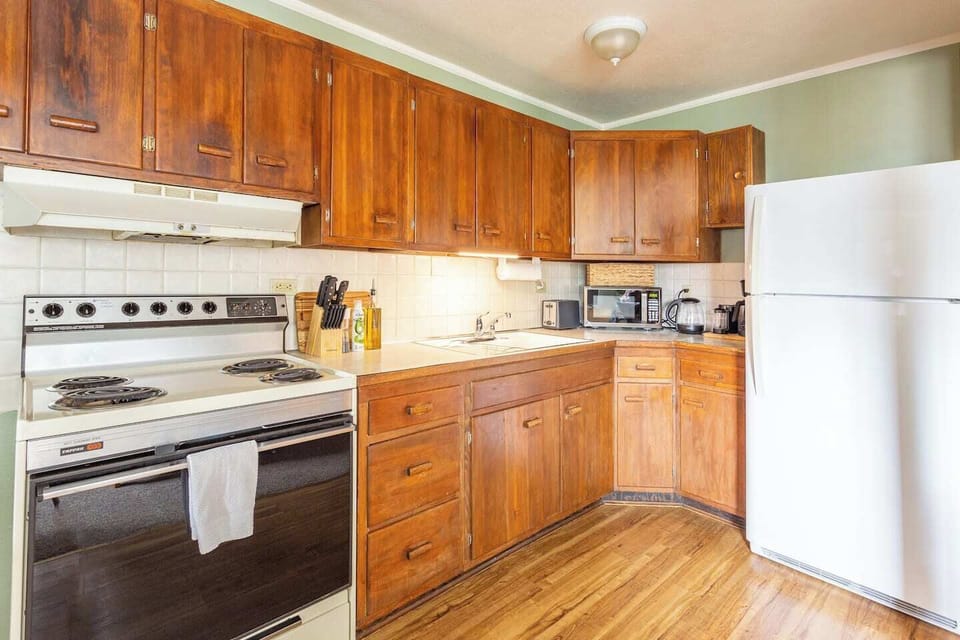 The kitchen is compact but adequately stocked with all the essential tools needed for prepping simple meals - stainless pots and pans, mixing bowls, baking dishes, utensils etc.- plus coffee, tea, and a selection of pantry items. 