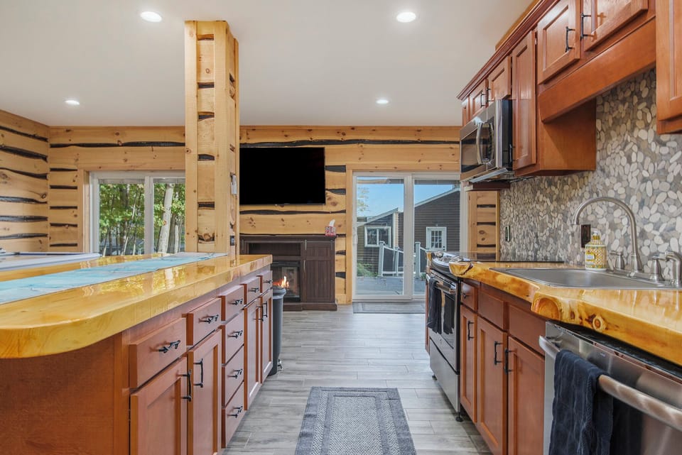 Bunk House Kitchen Room