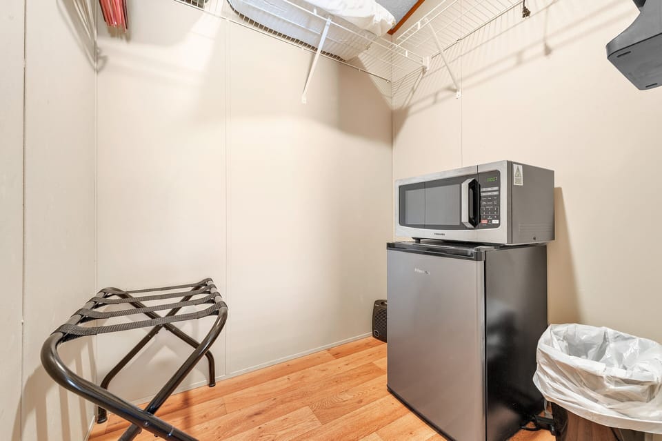 Indoors, Microwave, Oven, Refrigerator, Floor