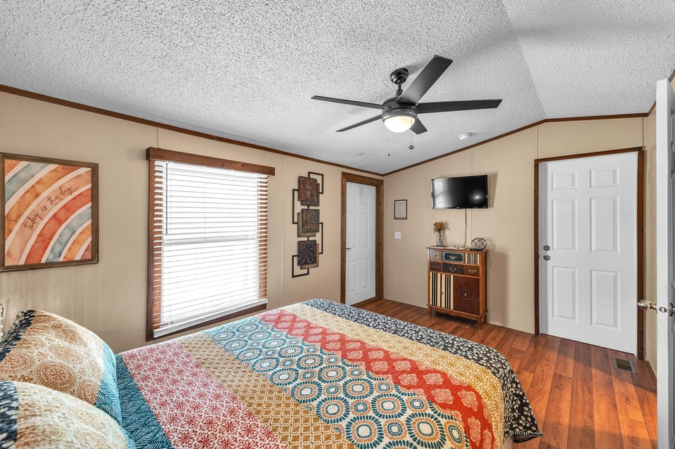 Indoors, Home Decor, Ceiling Fan, Screen, Furniture