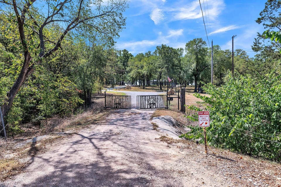Outdoors, Architecture, Building, Gate, Vegetation