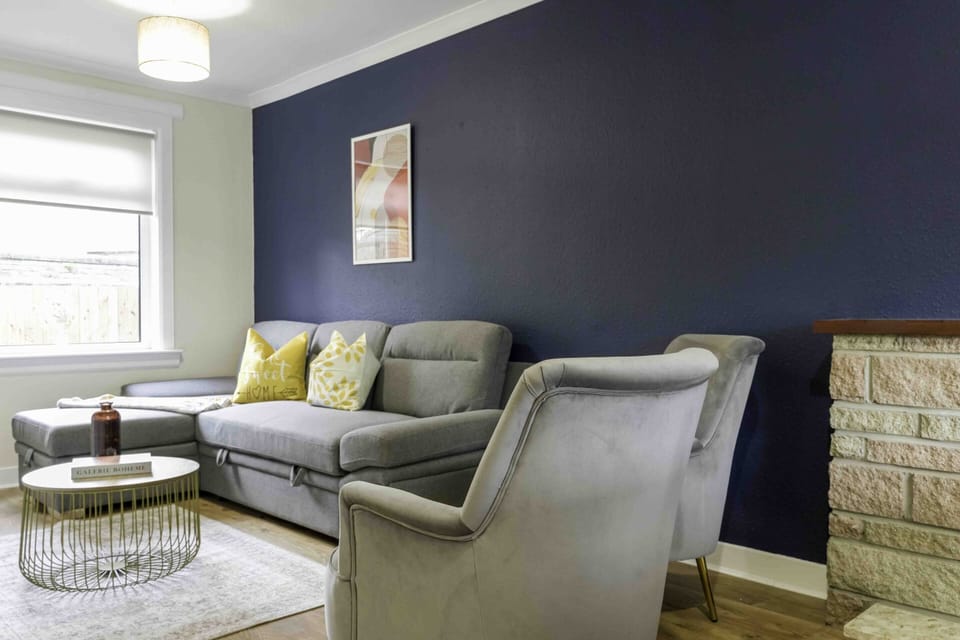 Living Room / Lounge