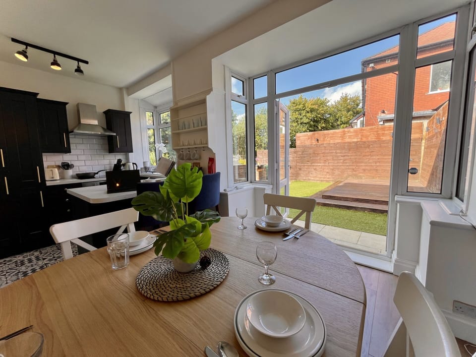 Dining with patio view, enjoy meals with a view!