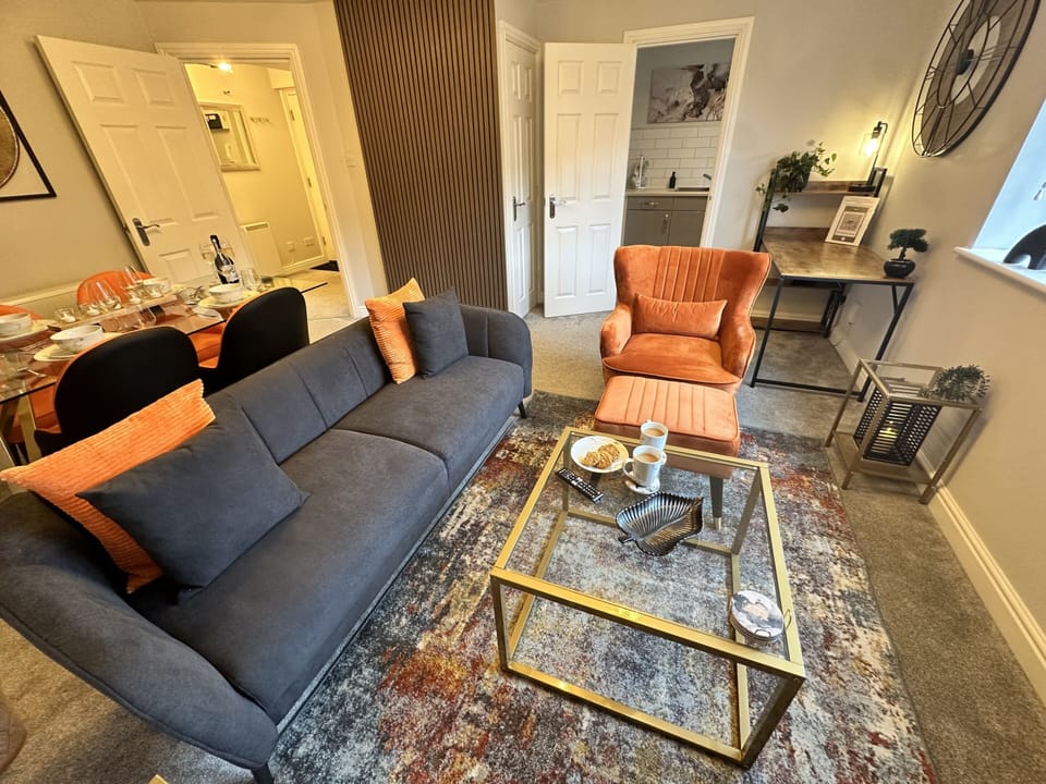 Book direct for 10% off at hutchlifestyleapartments.com